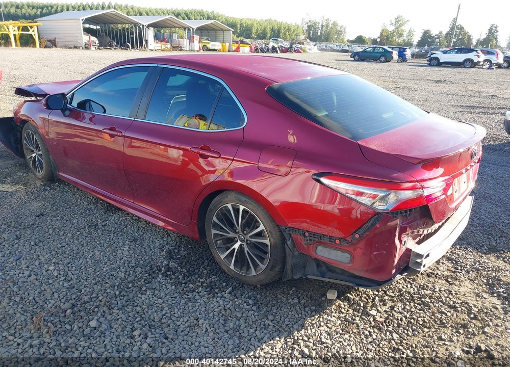 2018 TOYOTA CAMRY SE VIN: 4T1B11HK4JU622642