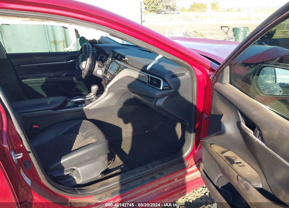 2018 TOYOTA CAMRY SE VIN: 4T1B11HK4JU622642