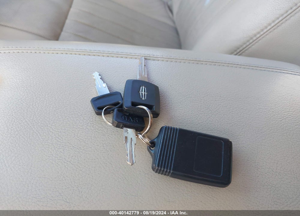 2004 LINCOLN NAVIGATOR VIN: 5LMFU27R64LJ26889