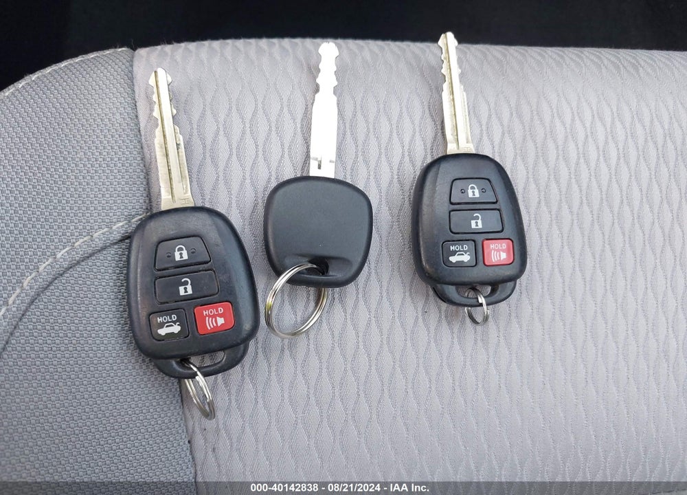 2015 TOYOTA COROLLA LE VIN: 2T1BURHE5FC367380