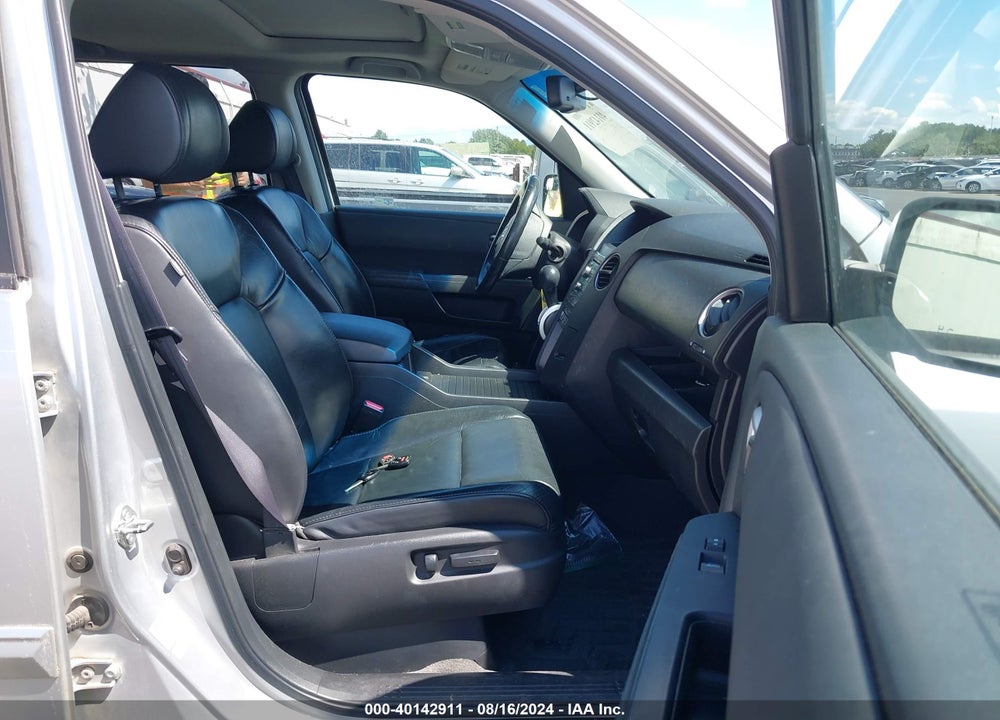 2011 HONDA PILOT EX-L VIN: 5FNYF4H51BB061824