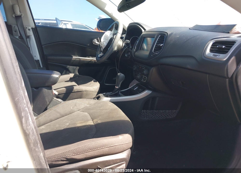 2019 JEEP COMPASS SPORT FWD VIN: 3C4NJCAB8KT851019