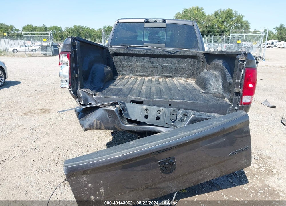 2018 RAM 2500 LONE STAR 4X4 6'4 BOX VIN: 3C6UR5DL4JG389187