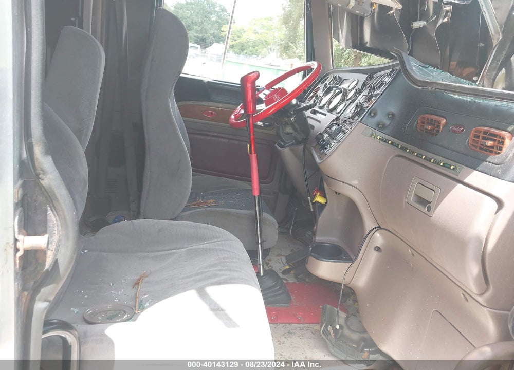 2011 PETERBILT 386 VIN: 1XPHD49X9BD110490