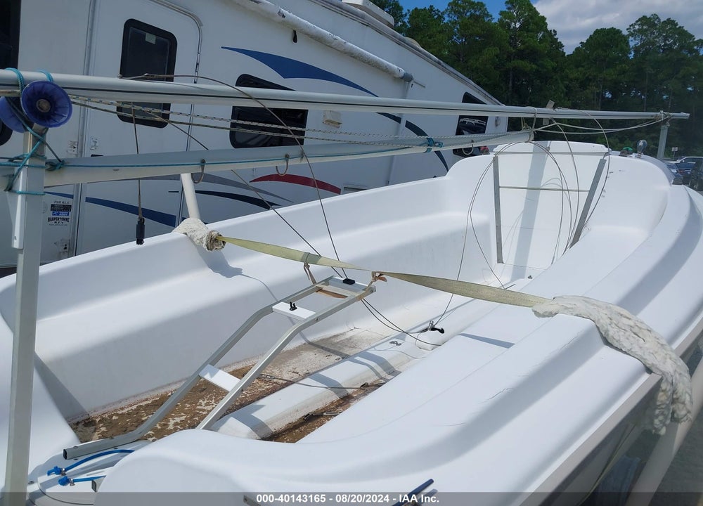 2003 HUNTER MODEL 216 VIN: HUN22132E303