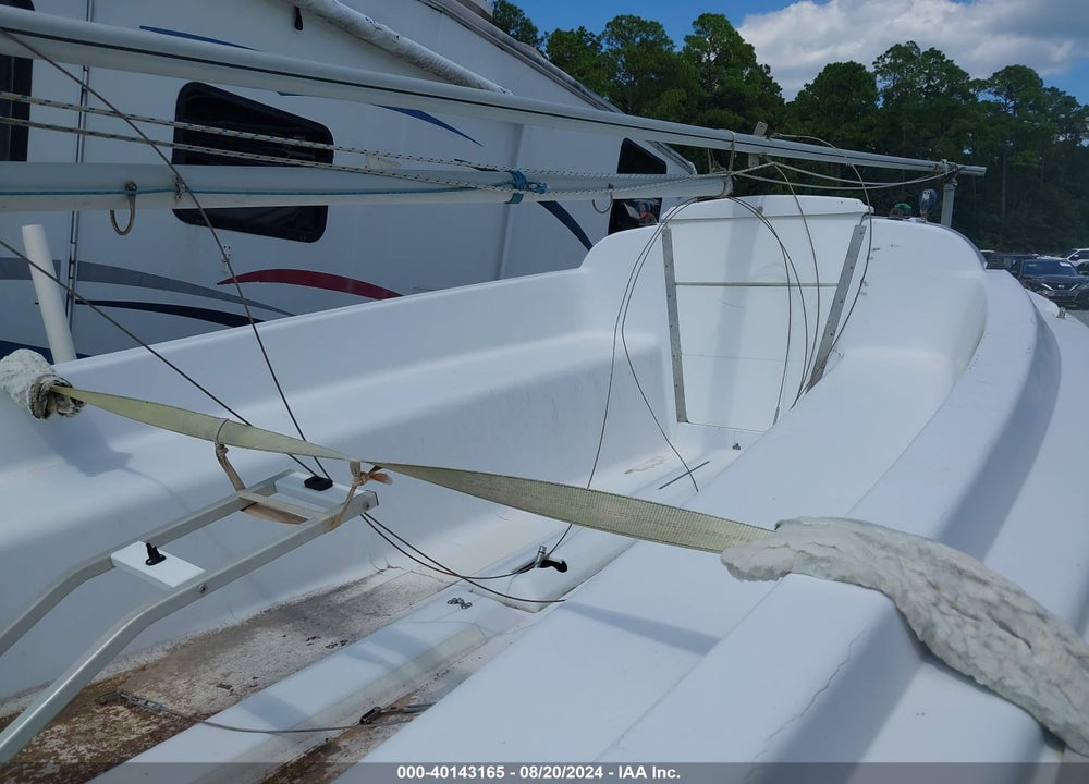 2003 HUNTER MODEL 216 VIN: HUN22132E303