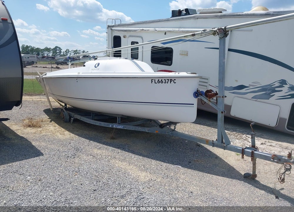 2003 HUNTER MODEL 216 VIN: HUN22132E303