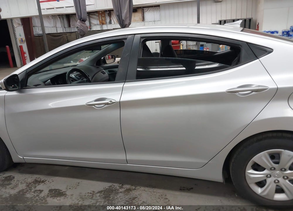 2016 HYUNDAI ELANTRA SE VIN: 5NPDH4AEXGH716171