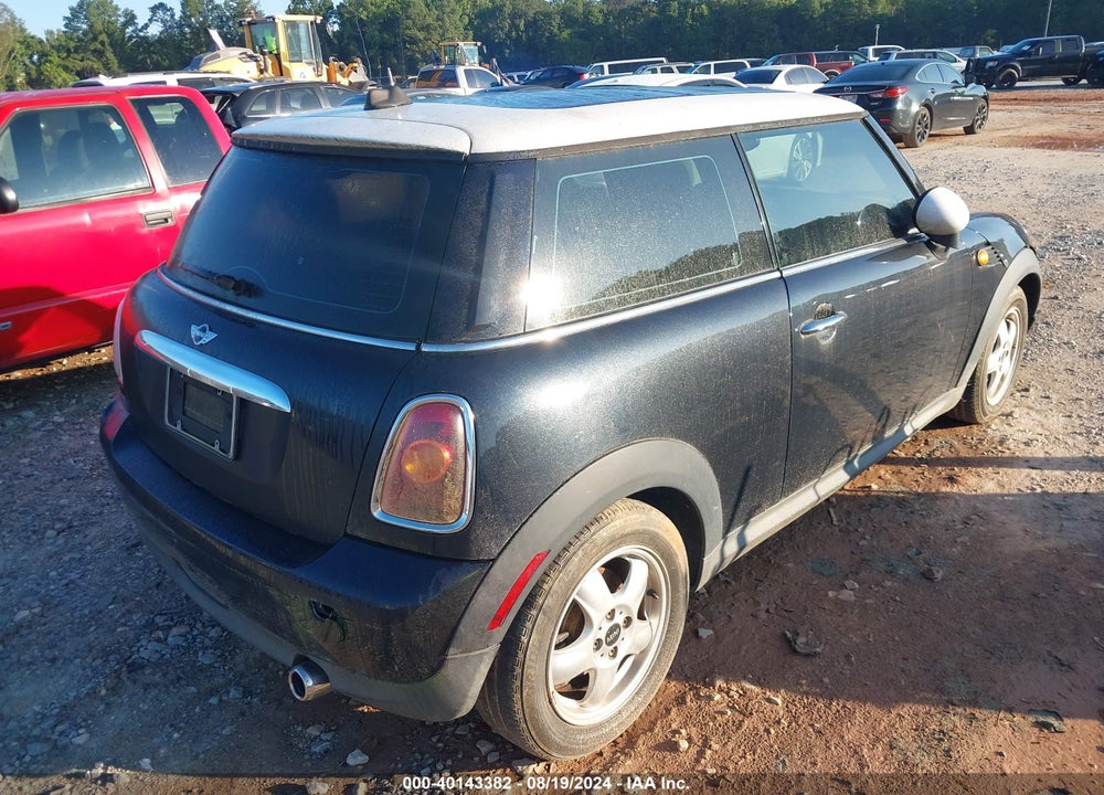 2007 MINI COOPER VIN: WMWMF33587TT55271