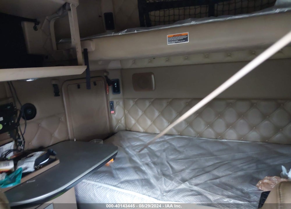 2019 KENWORTH T680 VIN: 1XKYDP9X1KJ266760