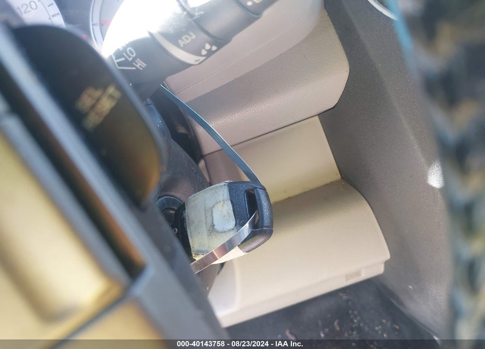 2011 HONDA PILOT EX-L VIN: 5FNYF4H78BB018972
