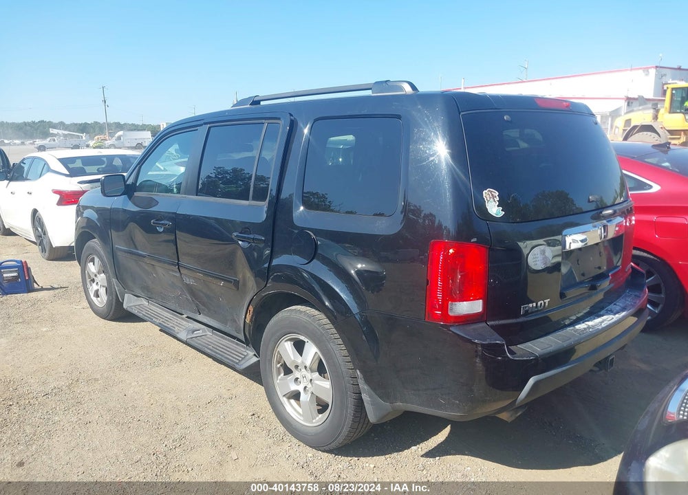 2011 HONDA PILOT EX-L VIN: 5FNYF4H78BB018972