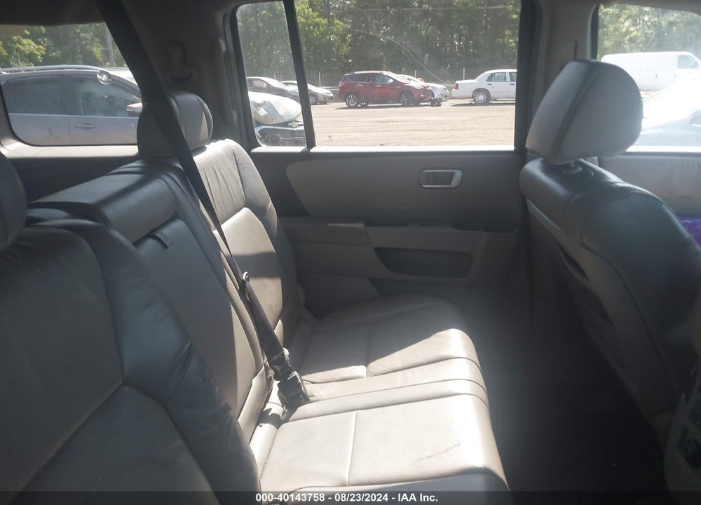 2011 HONDA PILOT EX-L VIN: 5FNYF4H78BB018972