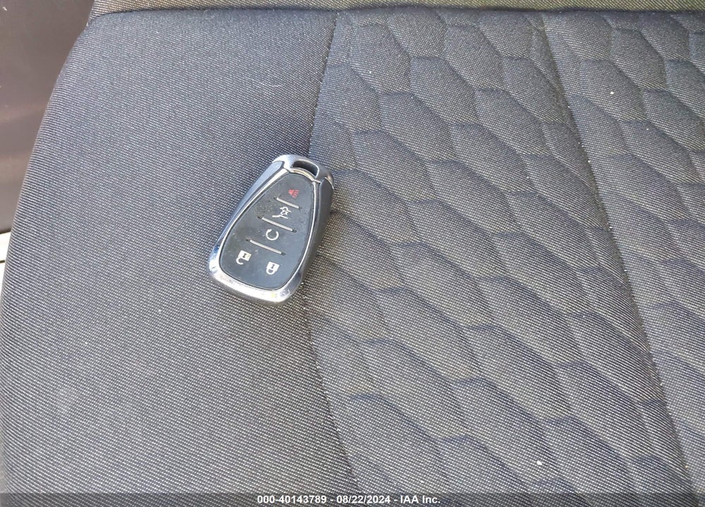 2018 CHEVROLET EQUINOX LT VIN: 2GNAXJEV6J6196830