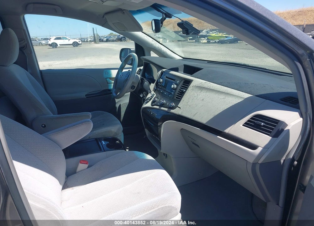 2011 TOYOTA SIENNA LE V6 VIN: 5TDKK3DC5BS084132