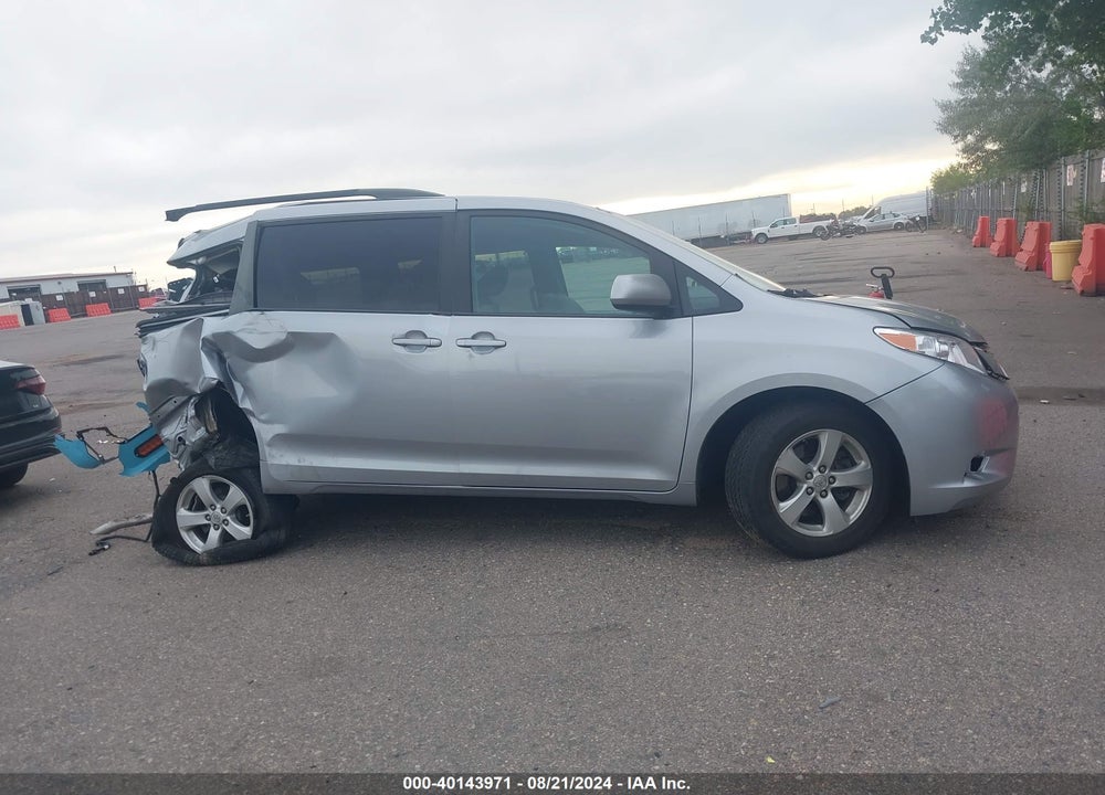2017 TOYOTA SIENNA LE 8 PASSENGER VIN: 5TDKZ3DC3HS877904