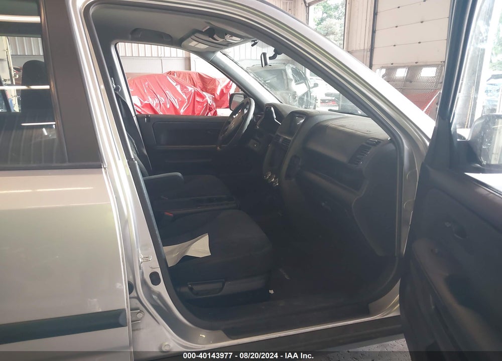 2005 HONDA CR-V LX VIN: JHLRD78565C013526