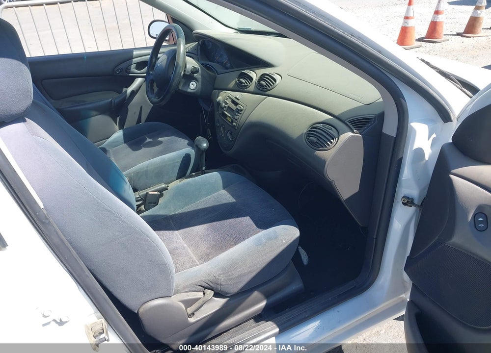 2000 FORD FOCUS SE VIN: 1FAFP343XYW405907