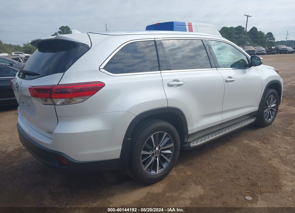 2019 TOYOTA HIGHLANDER XLE VIN: 5TDKZRFH8KS331750