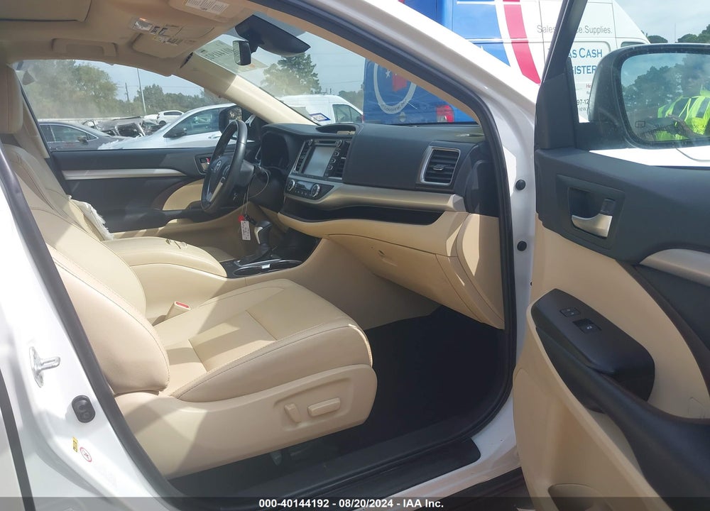2019 TOYOTA HIGHLANDER XLE VIN: 5TDKZRFH8KS331750