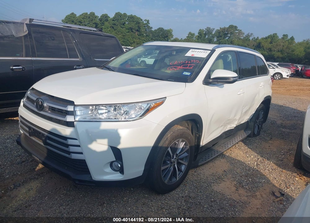 2019 TOYOTA HIGHLANDER XLE VIN: 5TDKZRFH8KS331750