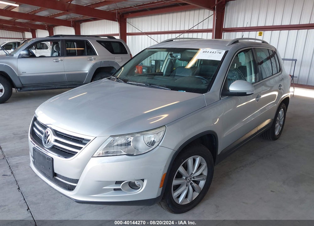 2011 VOLKSWAGEN TIGUAN SE VIN: WVGAV7AX0BW514887