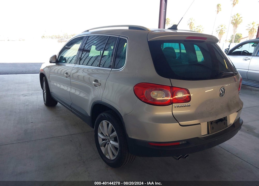 2011 VOLKSWAGEN TIGUAN SE VIN: WVGAV7AX0BW514887
