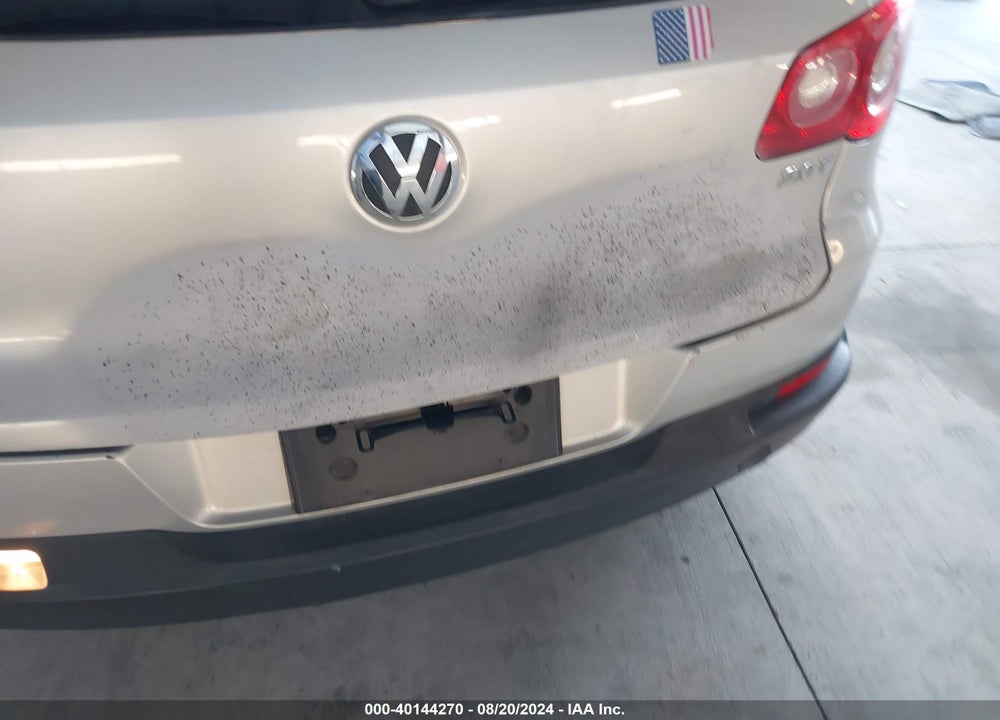 2011 VOLKSWAGEN TIGUAN SE VIN: WVGAV7AX0BW514887