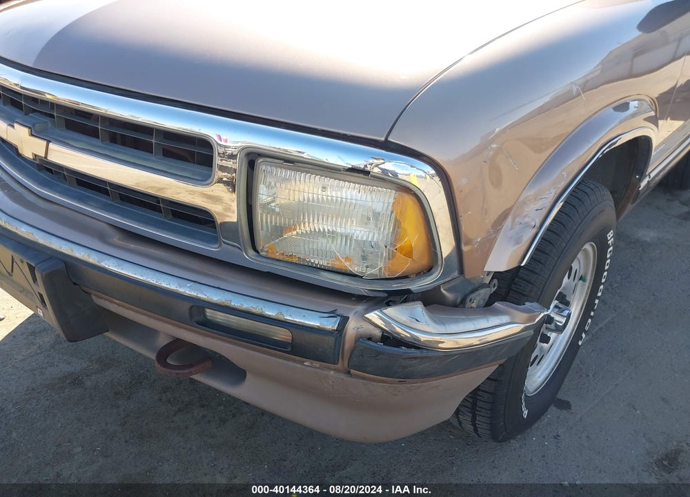 1996 CHEVROLET BLAZER VIN: 1GNDT13WXT2242566