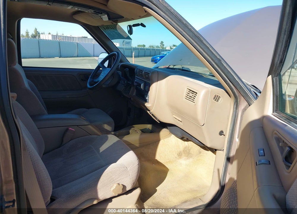 1996 CHEVROLET BLAZER VIN: 1GNDT13WXT2242566