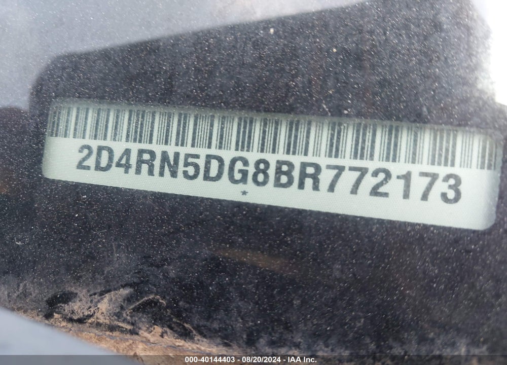 2011 DODGE GRAND CARAVAN CREW VIN: 2D4RN5DG8BR772173