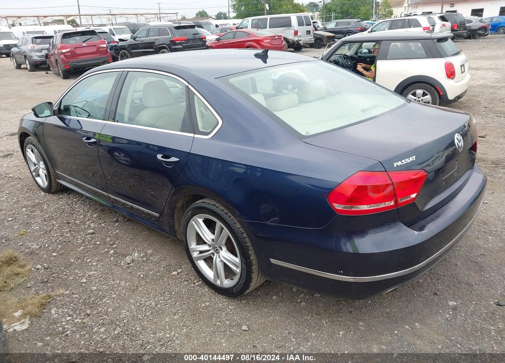 2013 VOLKSWAGEN PASSAT VIN: 1VWCN7A30DC018080