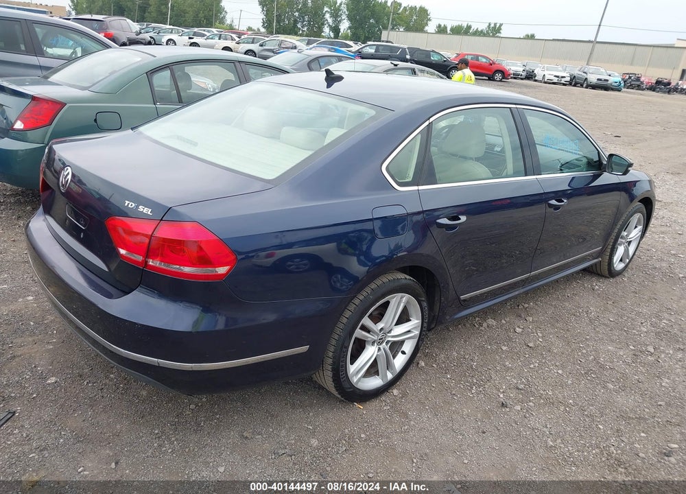 2013 VOLKSWAGEN PASSAT VIN: 1VWCN7A30DC018080