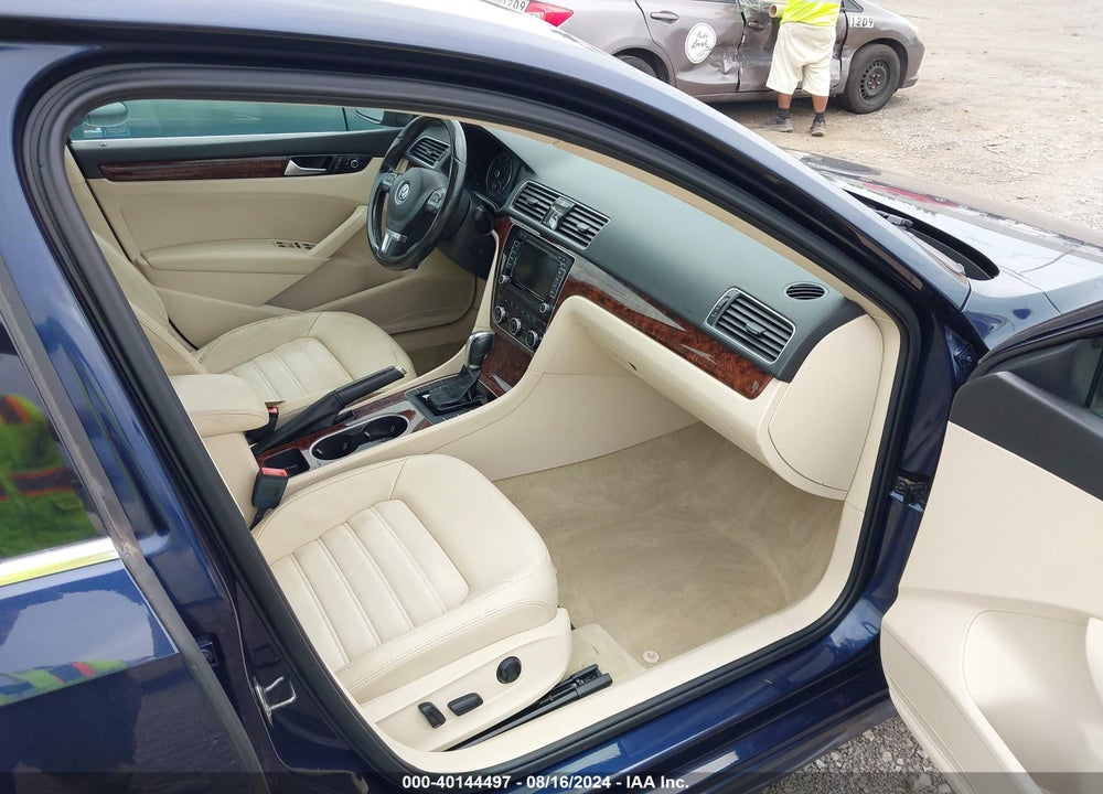 2013 VOLKSWAGEN PASSAT VIN: 1VWCN7A30DC018080