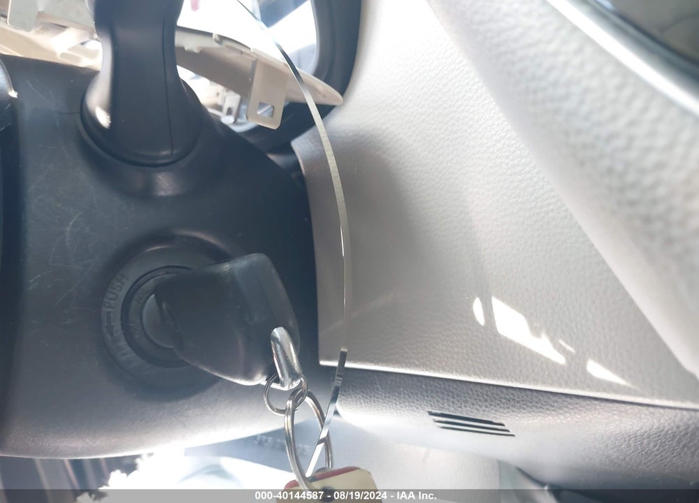 2020 TOYOTA COROLLA LE VIN: JTDEPRAE3LJ108207