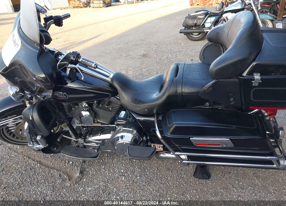 2010 HARLEY-DAVIDSON FLHTCU VIN: 1HD1FC416AB645098