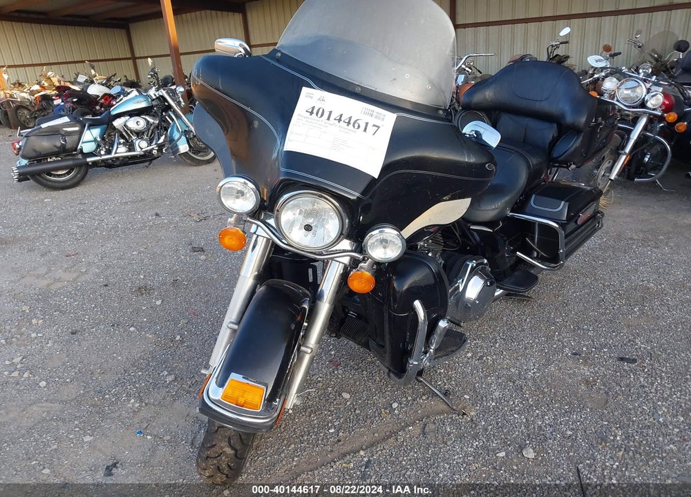 2010 HARLEY-DAVIDSON FLHTCU VIN: 1HD1FC416AB645098