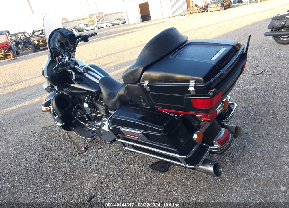 2010 HARLEY-DAVIDSON FLHTCU VIN: 1HD1FC416AB645098