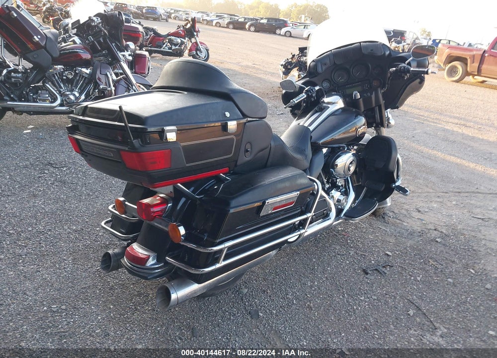 2010 HARLEY-DAVIDSON FLHTCU VIN: 1HD1FC416AB645098