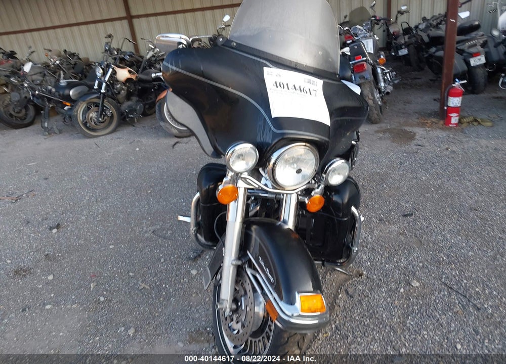 2010 HARLEY-DAVIDSON FLHTCU VIN: 1HD1FC416AB645098