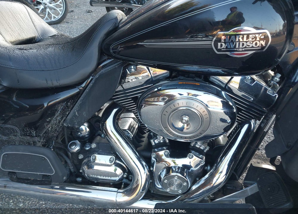 2010 HARLEY-DAVIDSON FLHTCU VIN: 1HD1FC416AB645098