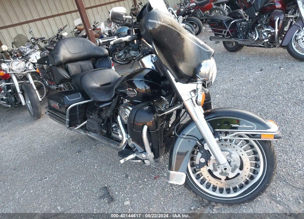 2010 HARLEY-DAVIDSON FLHTCU VIN: 1HD1FC416AB645098
