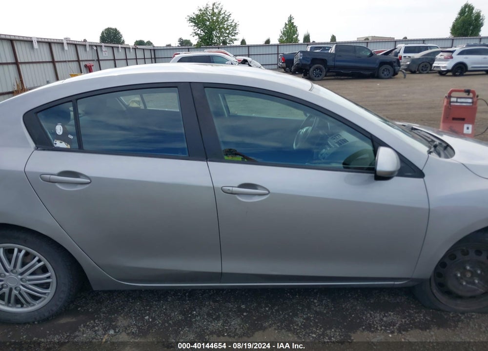2011 MAZDA 3 I SPORT VIN: JM1BL1UG5B1495919