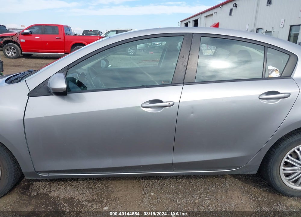 2011 MAZDA 3 I SPORT VIN: JM1BL1UG5B1495919