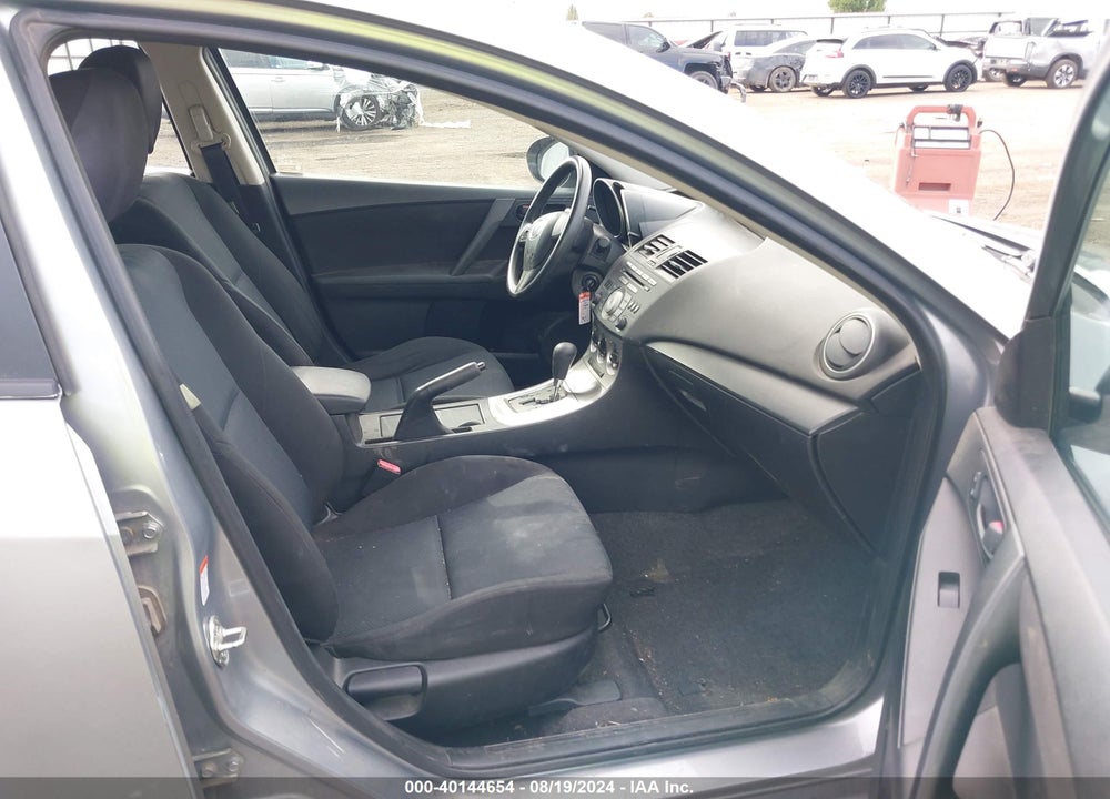 2011 MAZDA 3 I SPORT VIN: JM1BL1UG5B1495919