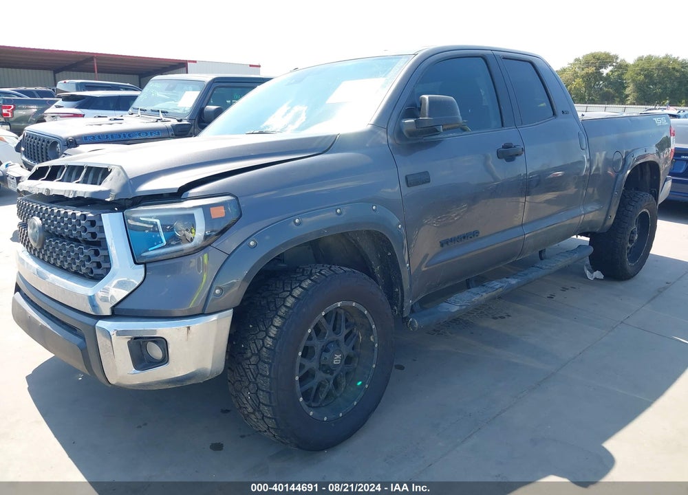 2018 TOYOTA TUNDRA SR5 5.7L V8 VIN: 5TFUW5F10JX685946