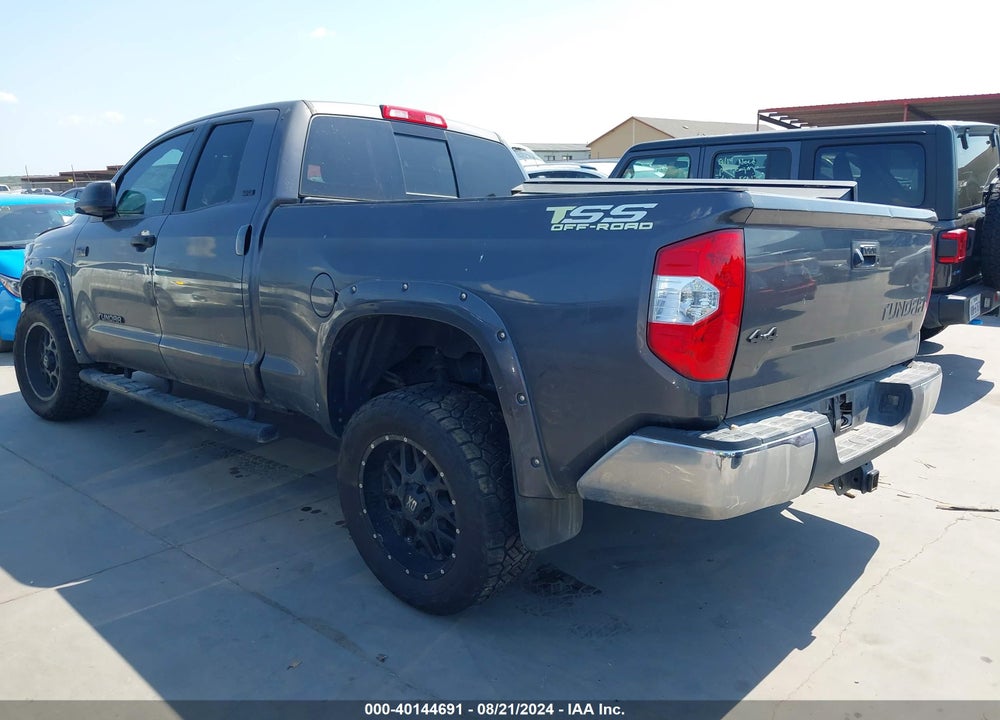 2018 TOYOTA TUNDRA SR5 5.7L V8 VIN: 5TFUW5F10JX685946