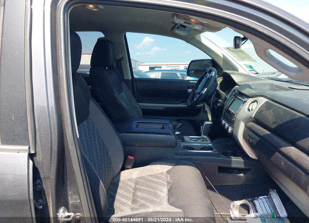 2018 TOYOTA TUNDRA SR5 5.7L V8 VIN: 5TFUW5F10JX685946