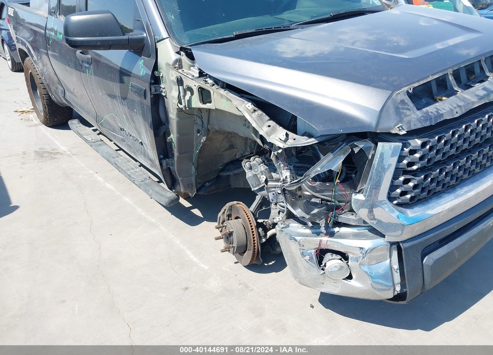 2018 TOYOTA TUNDRA SR5 5.7L V8 VIN: 5TFUW5F10JX685946