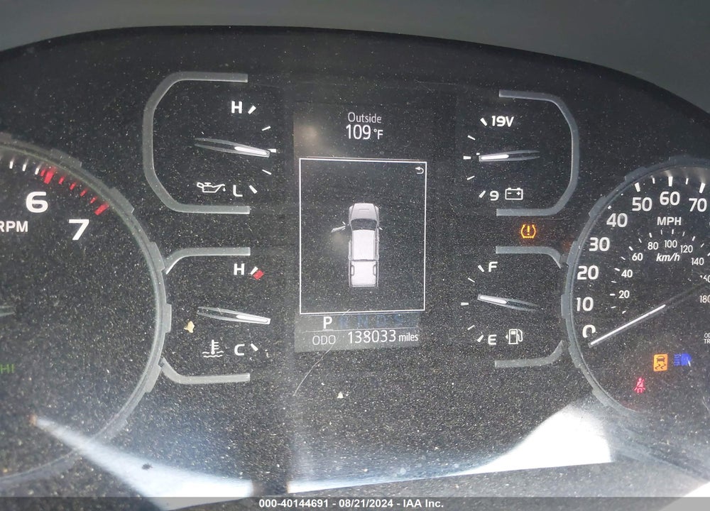2018 TOYOTA TUNDRA SR5 5.7L V8 VIN: 5TFUW5F10JX685946